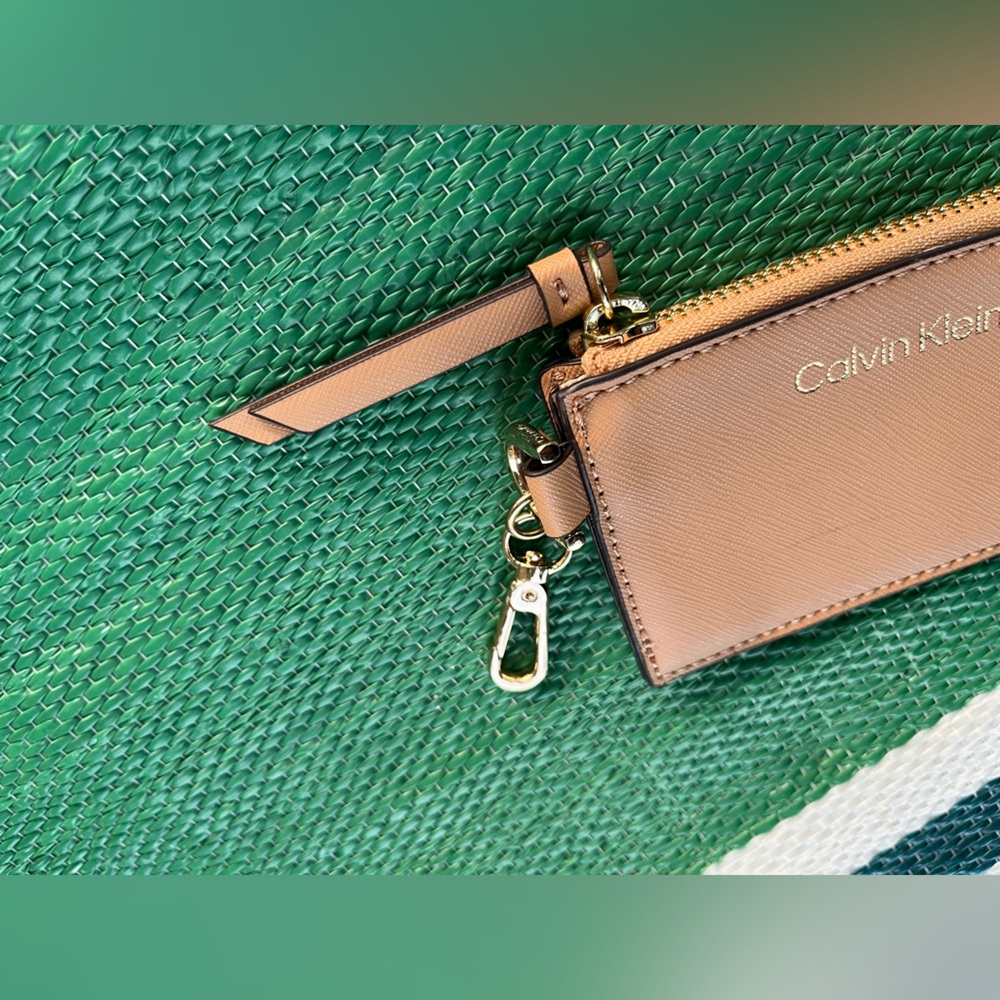 ✨🎉 Calvin Klein Beige Card and Coin Holder with Keychain - Picture 8 of 16
